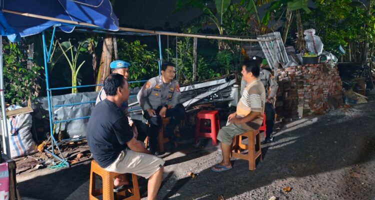 Kamtibmas Kondusif: Peran Aktif Polsek Kediri di Lapangan