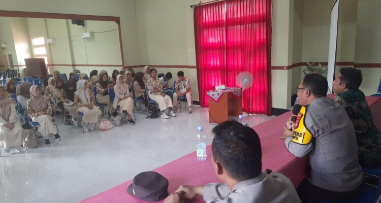 Polres Lombok Barat Gelar Penyuluhan Anti Narkoba dan Pernikahan Dini di SMA Gerung