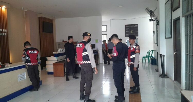 Polres Lombok Barat Tingkatkan Keamanan dengan Patroli Dialogis dan Sosialisasi KEMOS 110 di Lapas