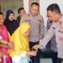 Peduli Mantap Polres Lombok Barat: Bantuan Tongkat Bagi Warga Sakit dan Lansia