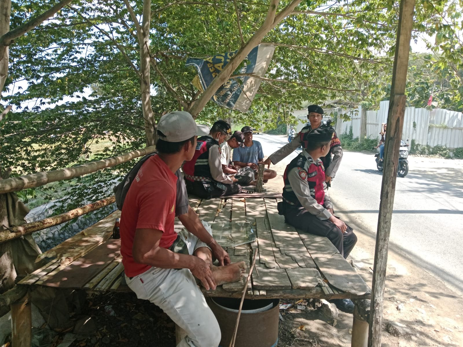 Polres Lombok Barat Dorong Kesadaran Warga Taman Ayu tentang Keamanan dan Layanan 110