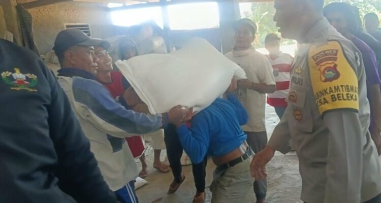 Dukung Ketahanan Pangan, Polsek Gerung Awasi Penyaluran 4,5 Ton Jagung