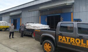 Jamin Pasar Petani, Polsek Gerung Dampingi Penjualan 11 Ton Jagung ke BULOG